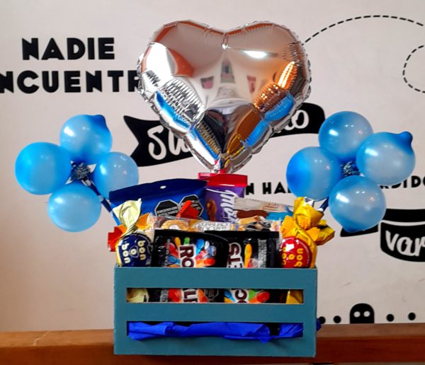 Caja de madera con globos